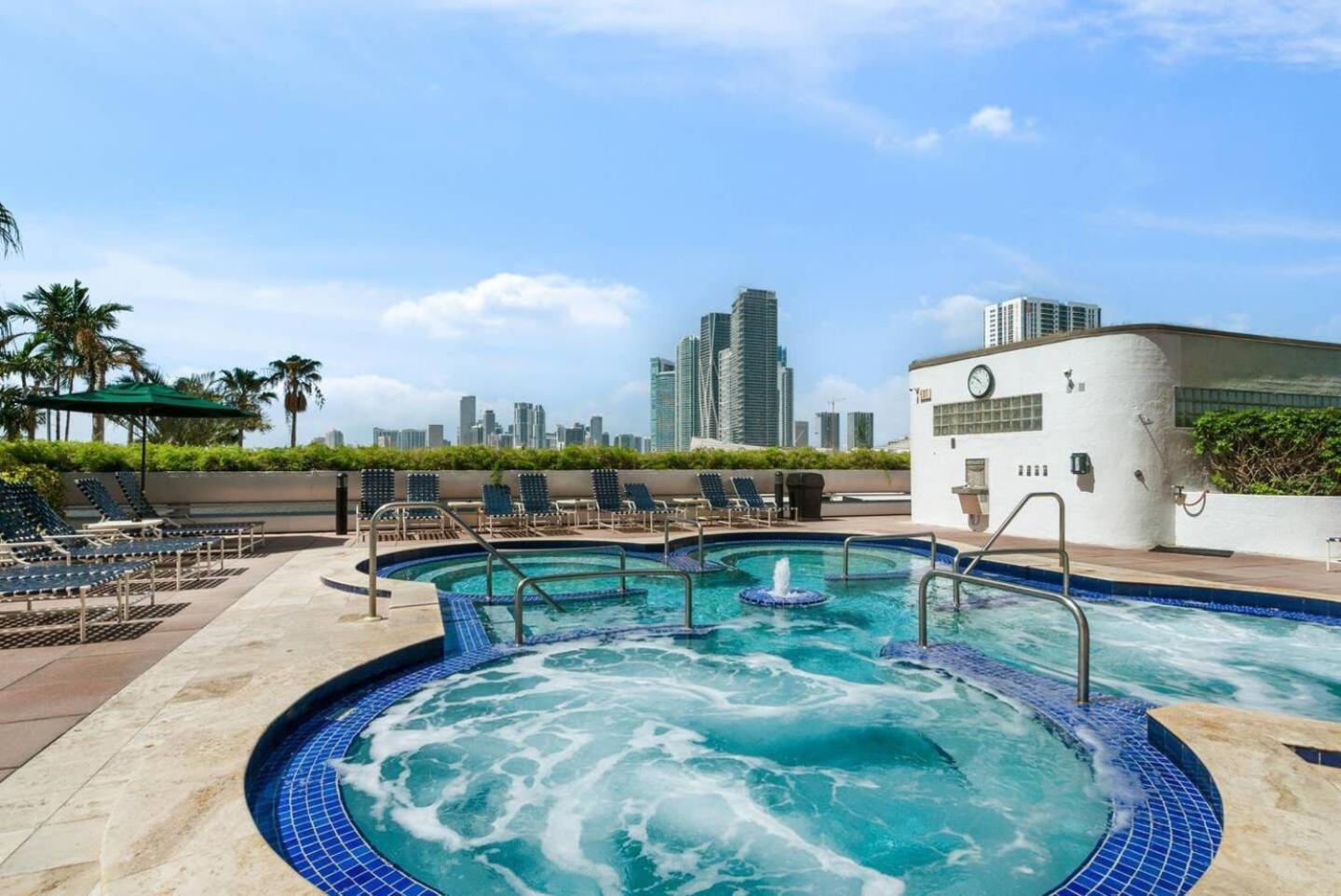 Beautiful Water & Park Views, Remodeled, Wfh Office Apartamento