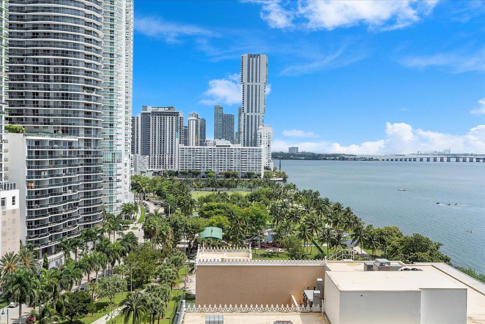 Beautiful Water & Park Views, Remodeled, Wfh Office Apartamento Miami