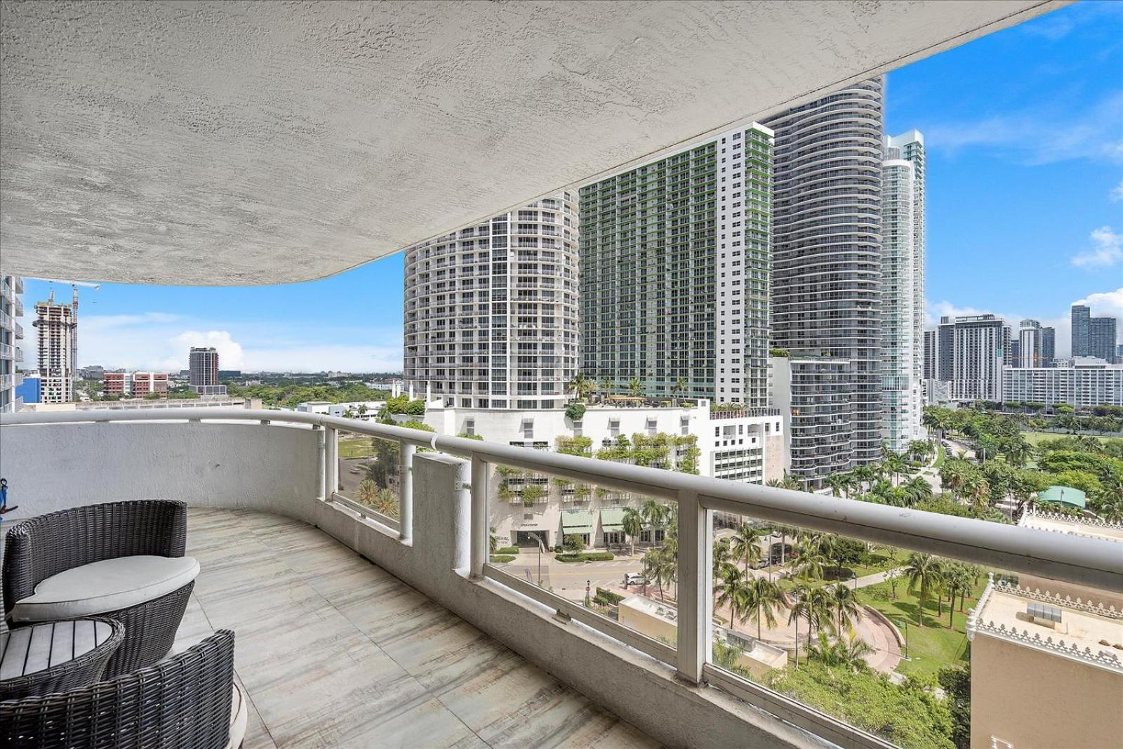 Beautiful Water & Park Views, Remodeled, Wfh Office Apartamento Miami