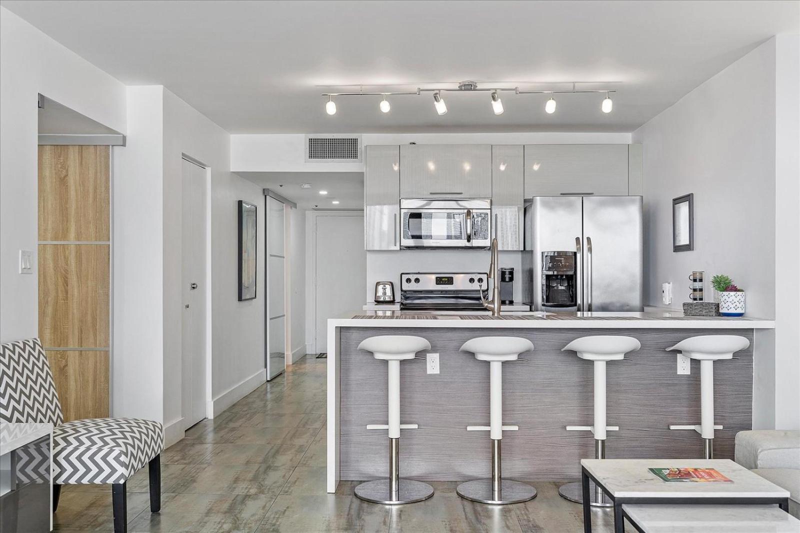 Apartment Beautiful Water & Park Views, Remodeled, Wfh Office Miami