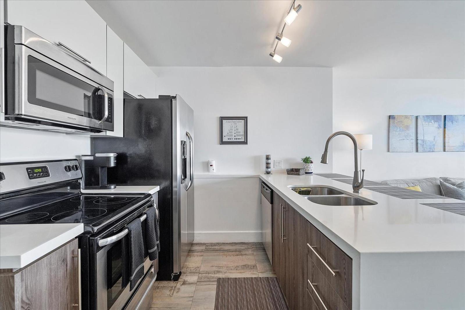 Beautiful Water & Park Views, Remodeled, Wfh Office Apartment Miami